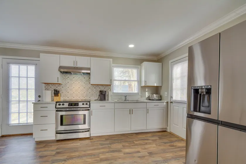Pet Friendly 3BR Home in Bailey NC Sleeps 6 Near Wilson Raleigh - Interior