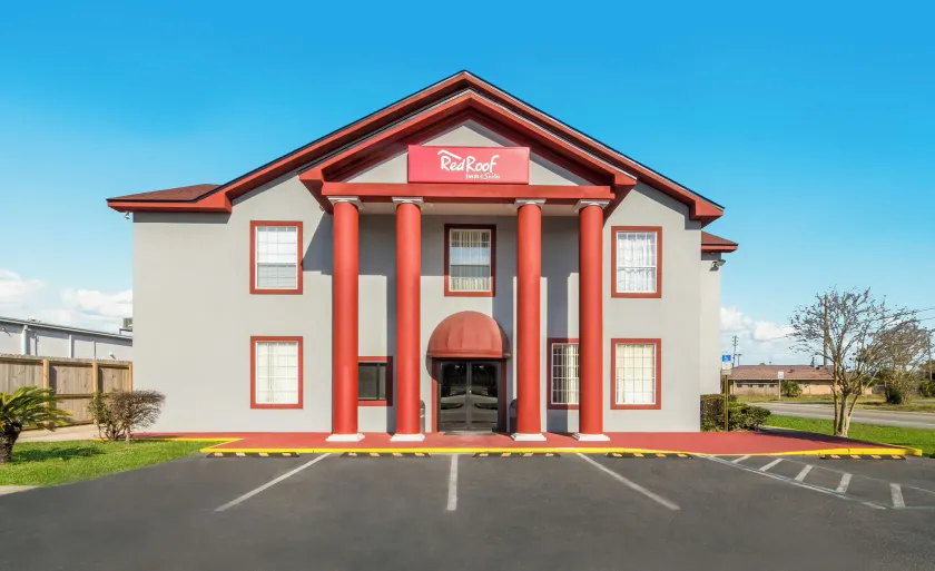 Red Roof Inn & Suites Pensacola-NAS Corry - Image 1