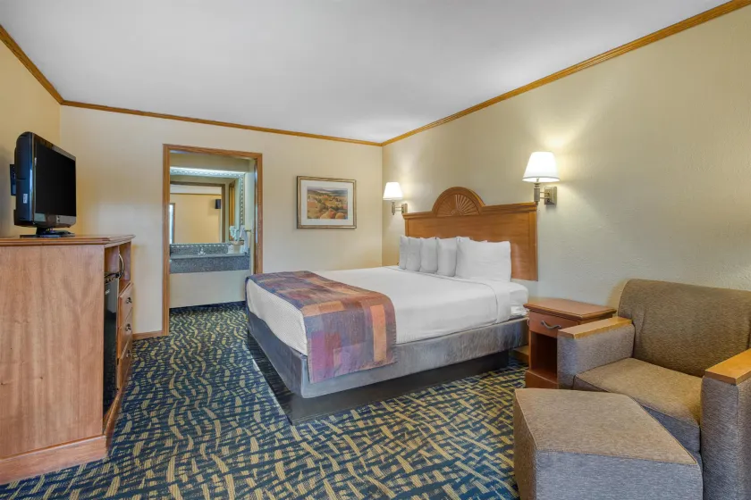 SureStay by Best Western Kansas City Country Inn North - Image 1