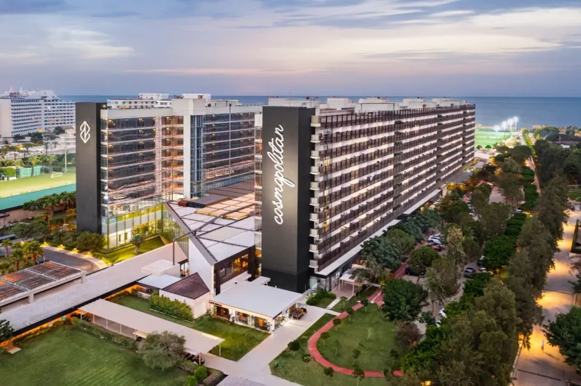 Nirvana Cosmopolitan Hotel - Image 1