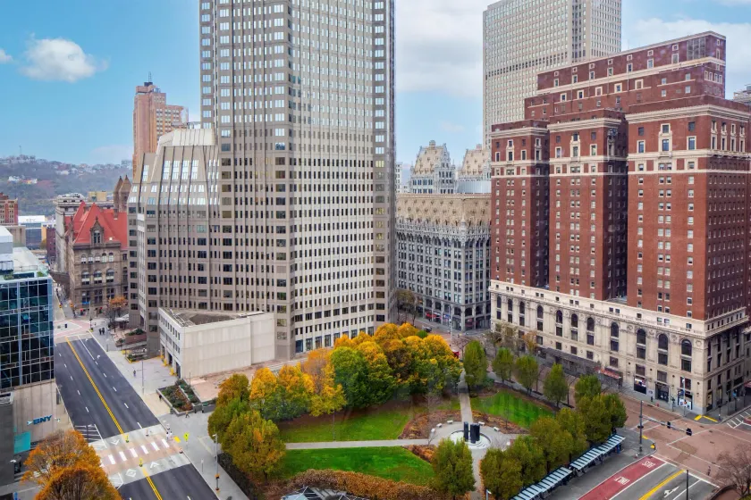 DoubleTree by Hilton Hotel & Suites Pittsburgh Downtown - Image 1