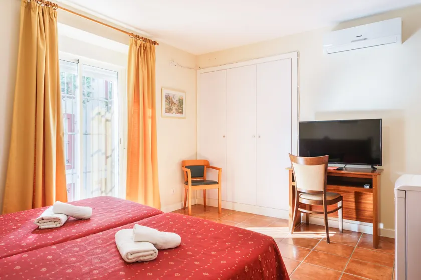 Hotel Carlos V Jerez by Vivere Stays - Image 1