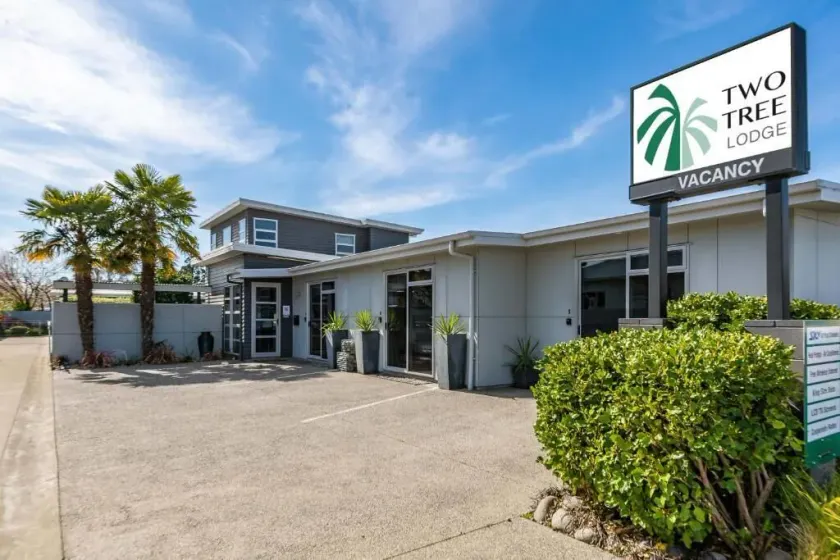 Two Tree Motel & Lodge - Image 1