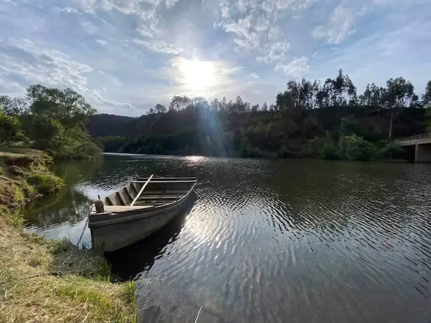 Tranquil 3-bedroom House Retreat Near River Beach - Image 1
