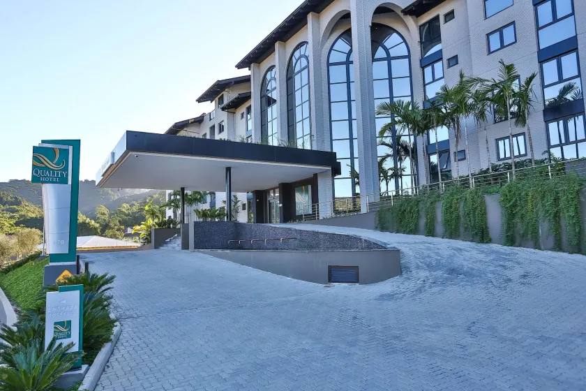 Quality Hotel Blumenau - Image 1