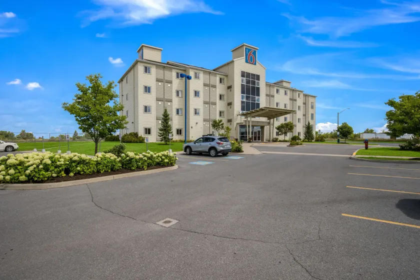Motel 6-Kingston, ON - Image 1
