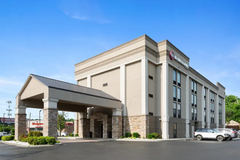 Best Western Plus Belle Meade Inn & Suites - Image 1