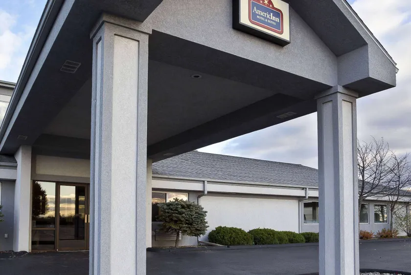 AmericInn by Wyndham Bay City - Image 1