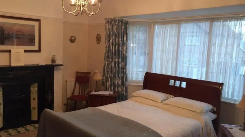 Hillcrest House Bed & Breakfast - Image 1