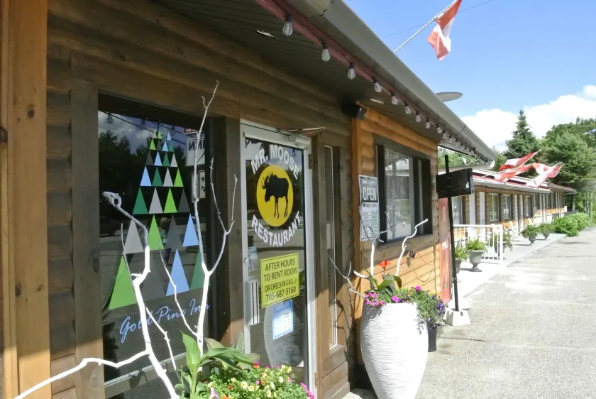 Gold Pine Inn Motel - Image 1