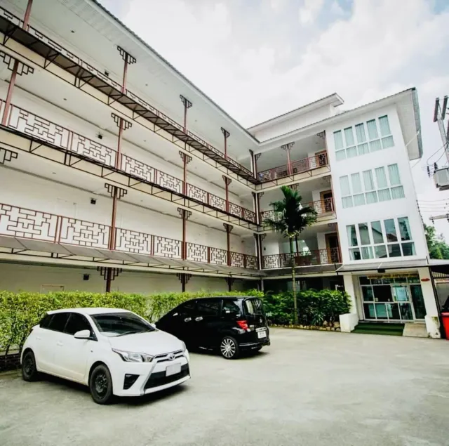 INN Kham Apartment - Image 1
