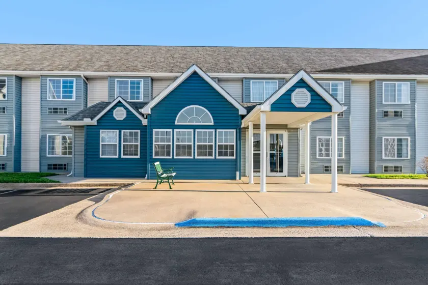 Microtel Inn & Suites by Wyndham Joplin - Image 1