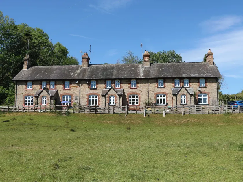 3 Railway Cottages - Image 1