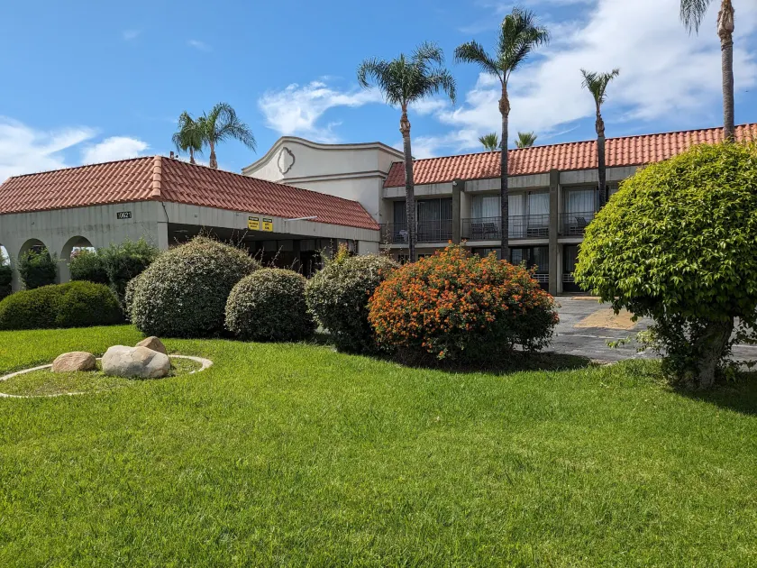Valley Inn - Image 1