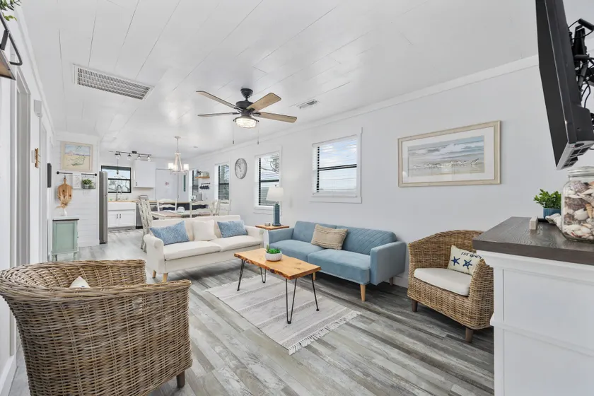 Gorgeous 2 Bedroom Condo for 6! Summer Times Unit 8 - Image 1