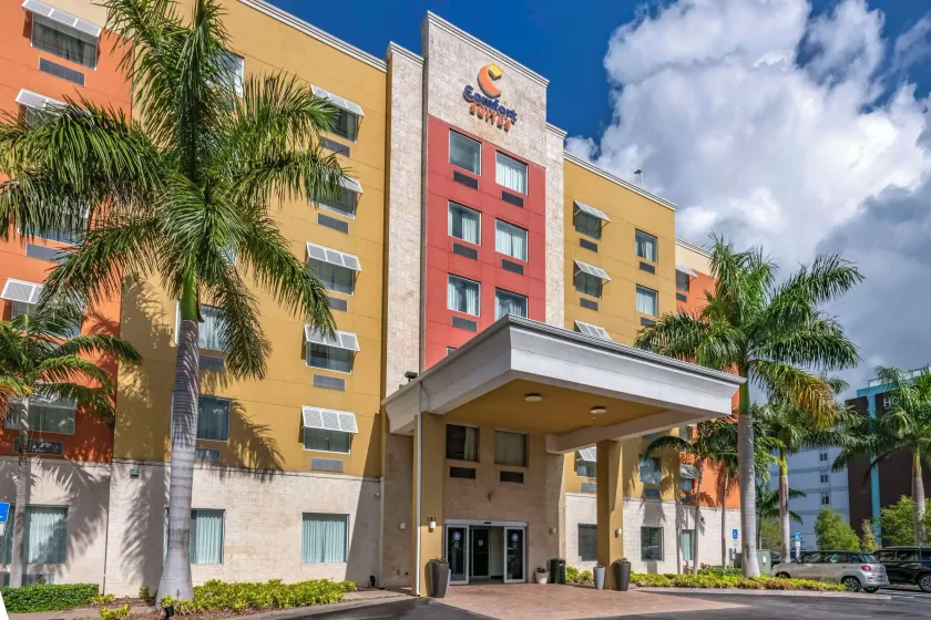 Comfort Suites Fort Lauderdale Airport South & Cruise Port - Image 1