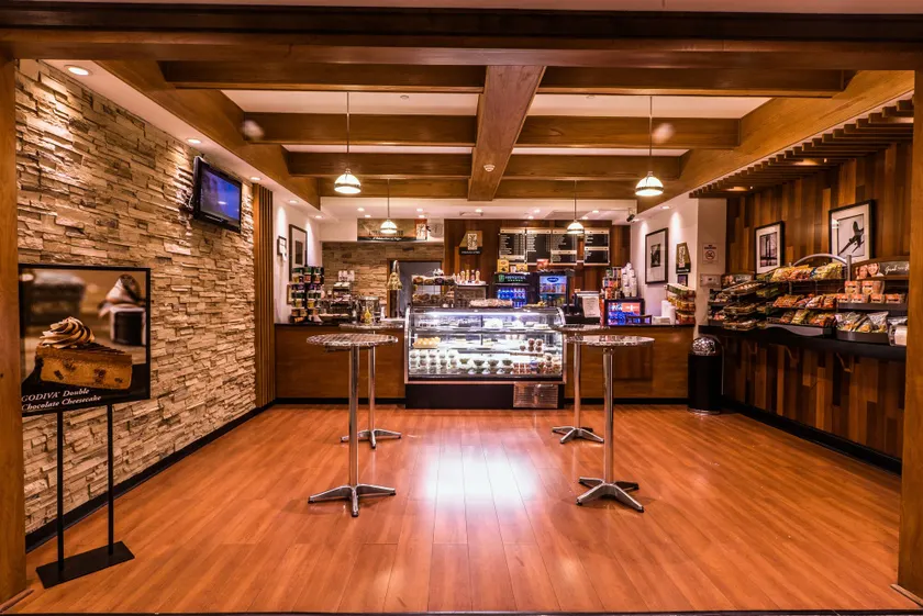 Crowne Plaza Newark Airport by IHG - Lobby