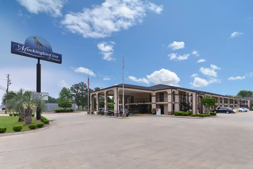 Mockingbird Inn & Suites - Image 1