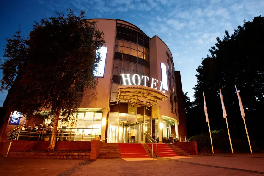 Hotel Kiel by Golden Tulip - Image 1