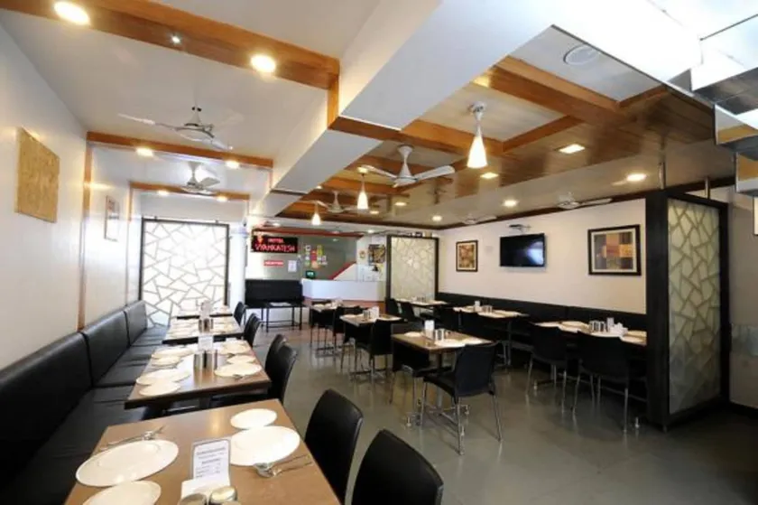 Hotel Vyankatesh - Image 1
