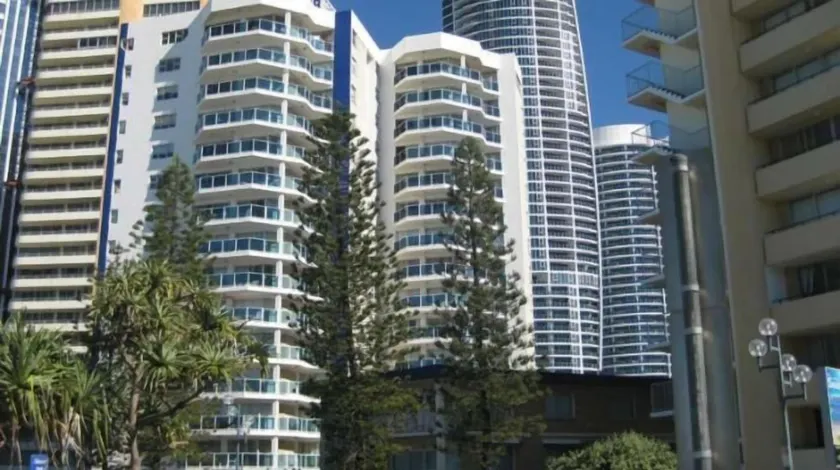 Grosvenor Beachfront Apartments Surfers Paradise - Image 1