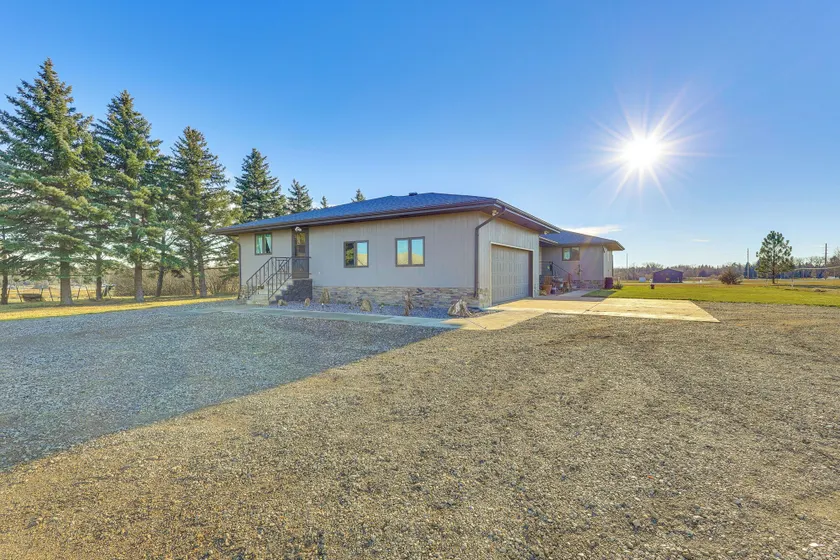 3 Acres of Serenity! Countryside Home in Dickinson - Image 1