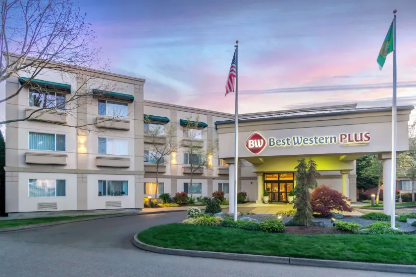 Best Western Plus Edmonds Harbor Inn - Image 1