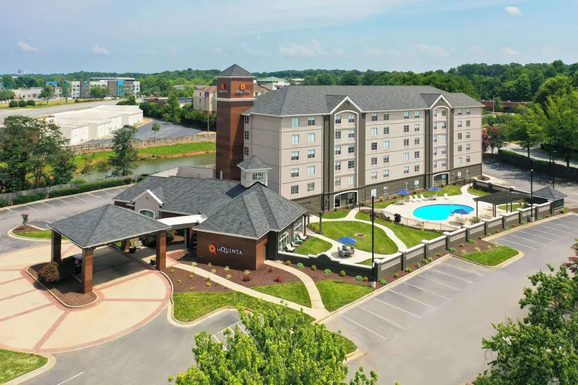La Quinta by Wyndham Greensboro NC - Image 1