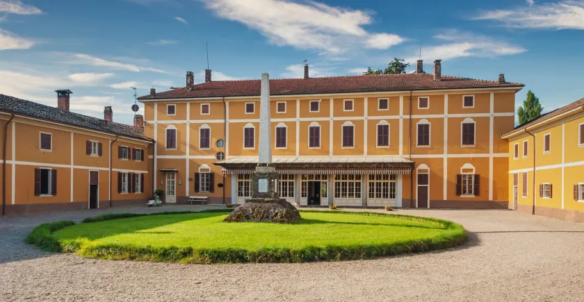 Palazzo Cavagna Sangiuliani - Image 1
