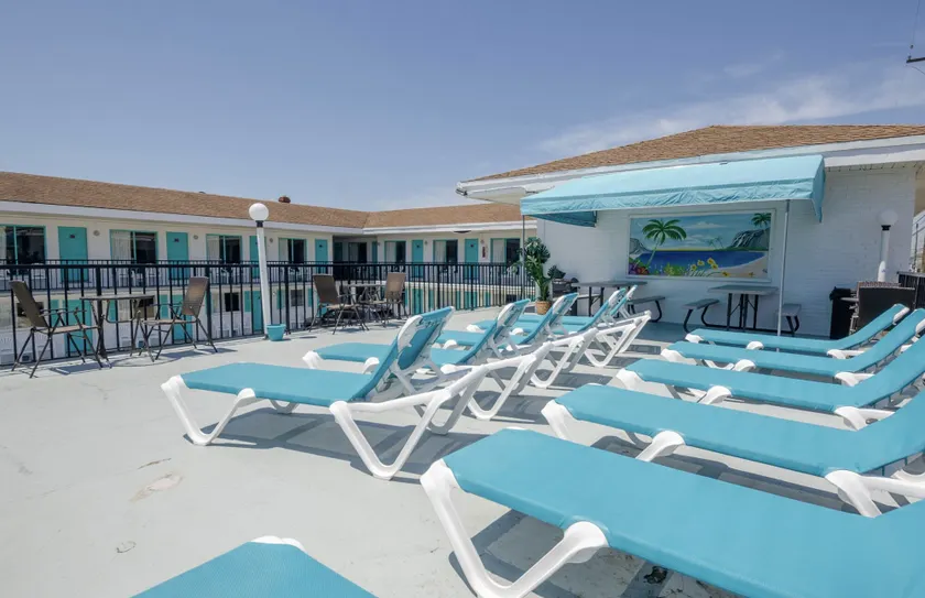 Surfcomber Motel - Image 1