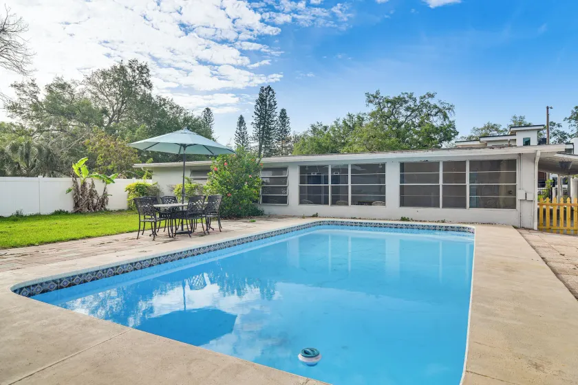 Steps to Bayshore Blvd! Snowbird Retreat w/ Pool - Image 1