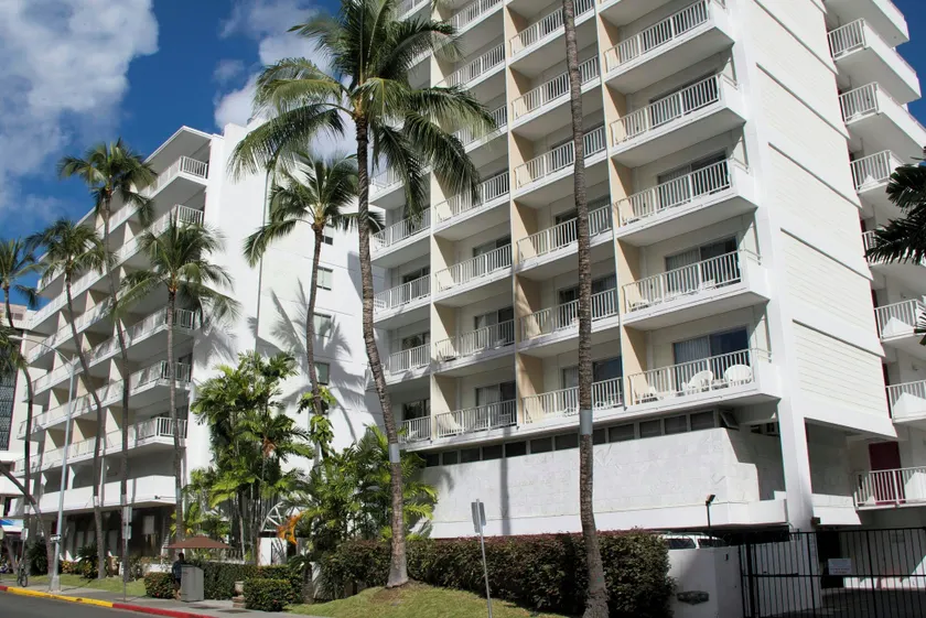 Oasis Hotel Waikiki - Image 1