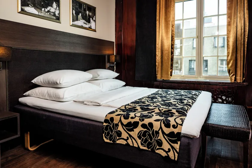 Banken Hotel - Image 1