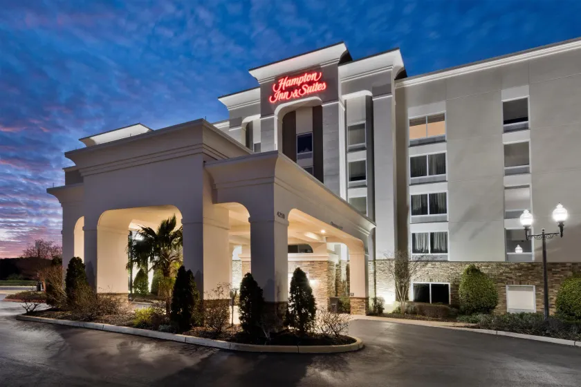 Hampton Inn & Suites Lanett-West Point - Image 1