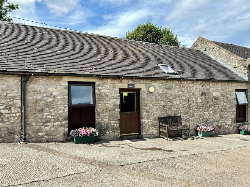 Dover Barn - Image 1