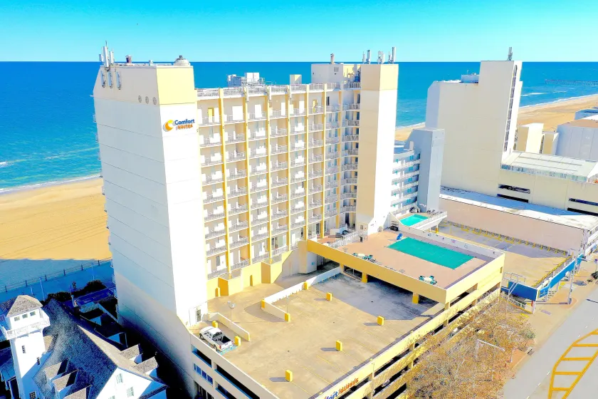 Comfort Suites Beachfront - Image 1