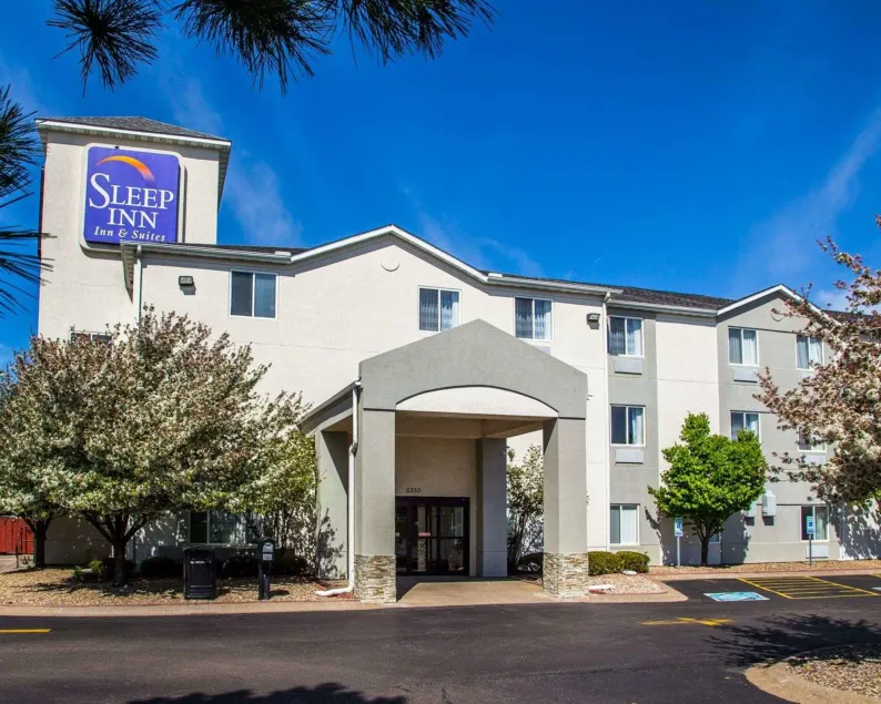 Sleep Inn & Suites Davenport - Quad Cities - Image 1