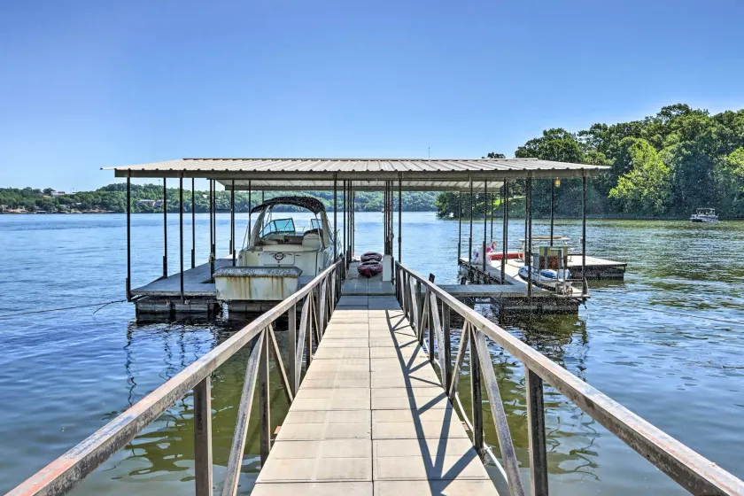 Dock & Boat Slip! Waterfront Lake Ozark Home - Innvendig