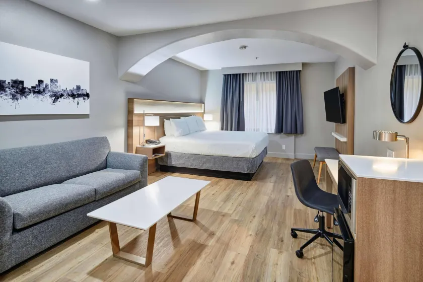 Radisson Hotel El Paso Airport - Image 1