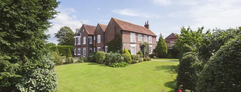 Newtown House Hotel - Image 1