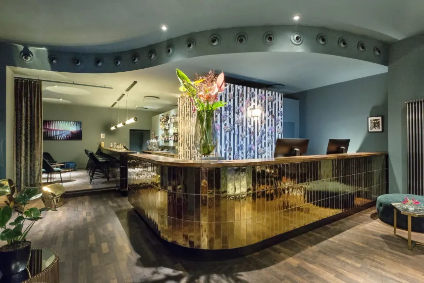 Manhattan Hotel - Image 1