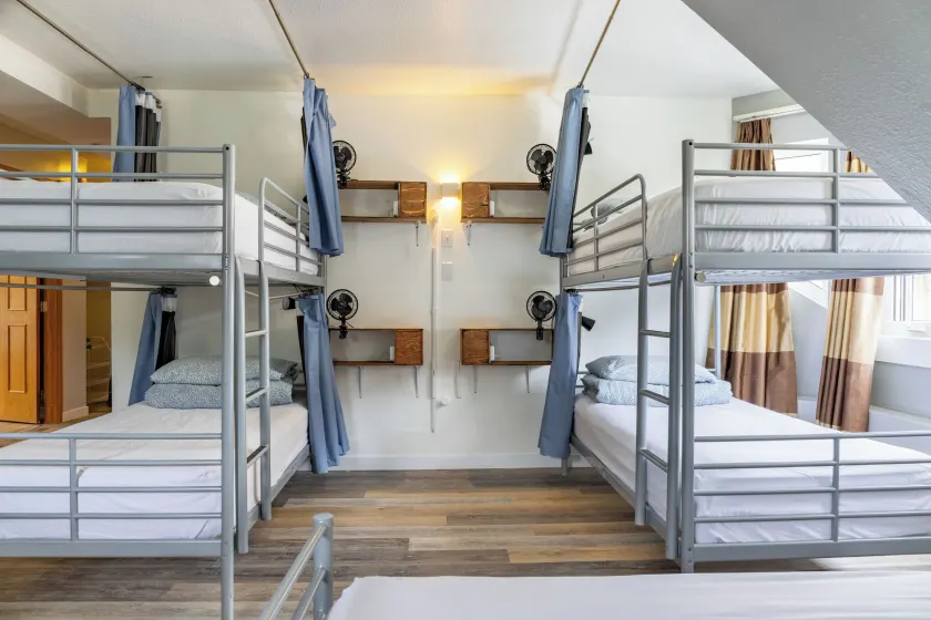 Samesun Banff Hostel - Image 1