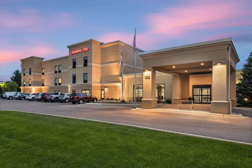 Hampton Inn Fairmont - Image 1