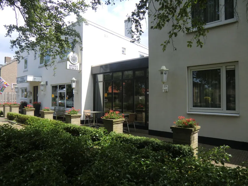 Hof van Bergen - Image 1