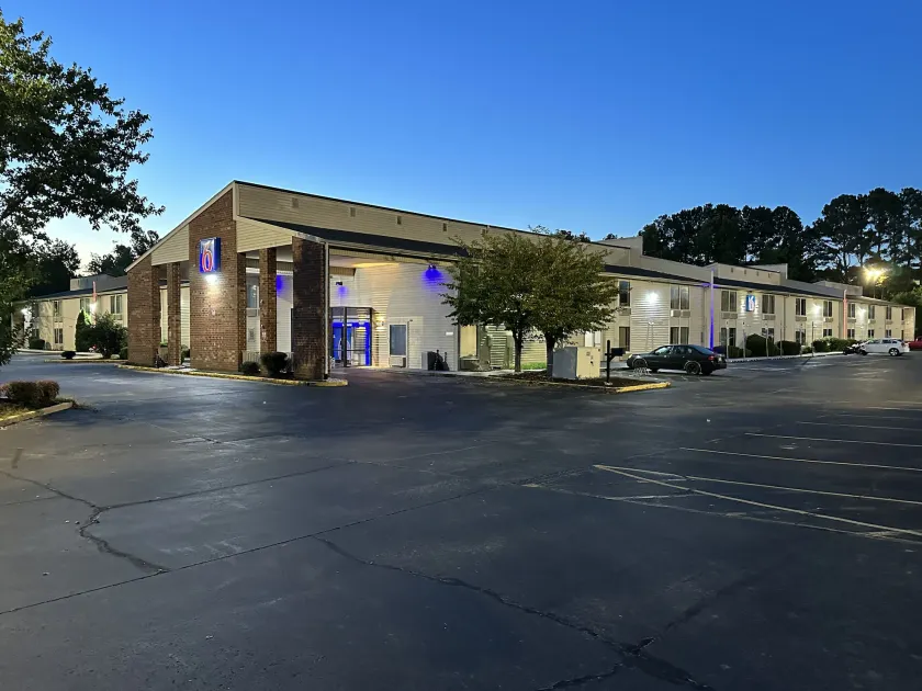 Motel 6-Greensboro, NC - Airport - Image 1
