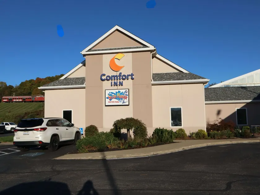 Comfort Inn Splash Harbor - Image 1