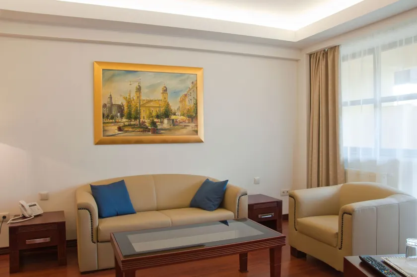 Centrum Hotel - Image 1