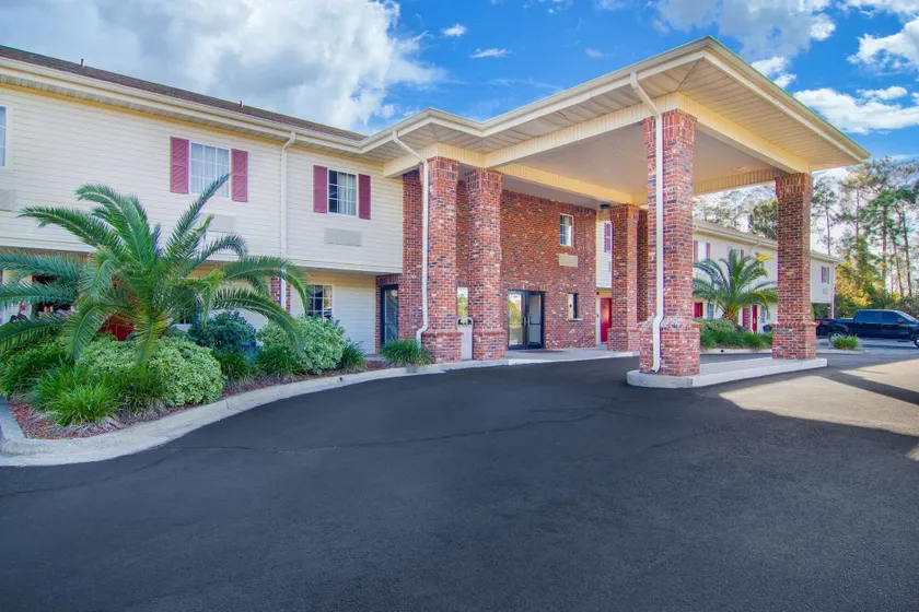 SureStay Hotel by Best Western Brunswick - Image 1