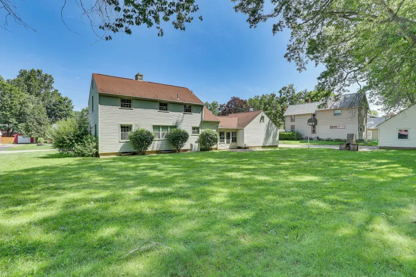 1 Mi to Dtwn Salem: Apt w/ Garage Access! - Image 1