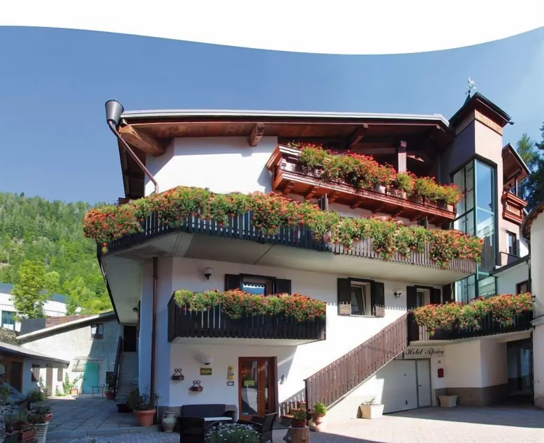 Albergo Aprica Garni - Image 1